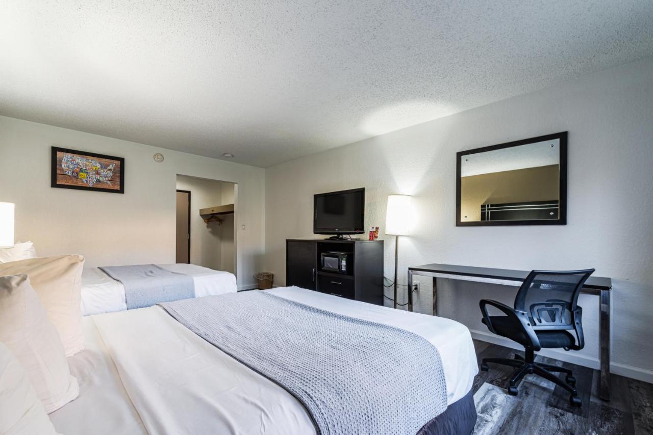  | Econo Lodge Streetsboro