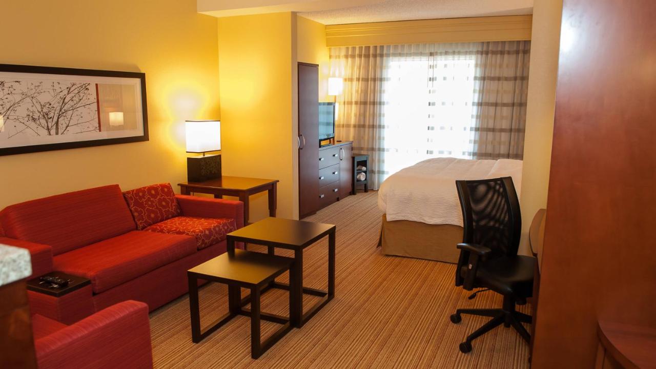 | Courtyard by Marriott Pittsburgh North/Cranberry Woods