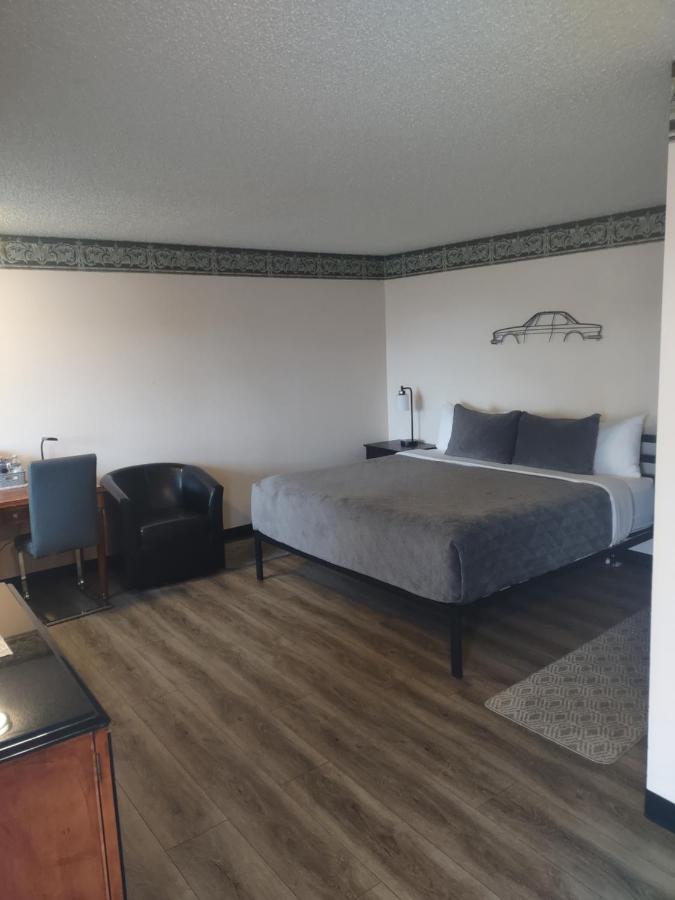 | Coast Riders Inn