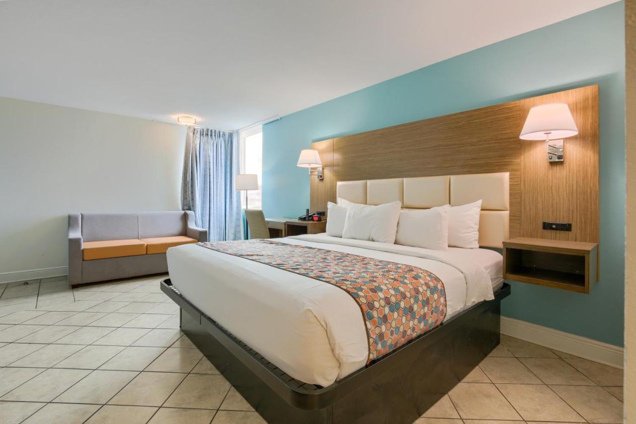 King Room with Sofa Bed at Beachside Resort Hotel