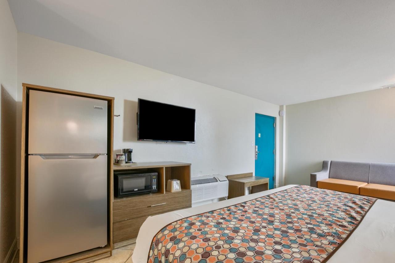 King Room with Sofa Bed at Beachside Resort Hotel