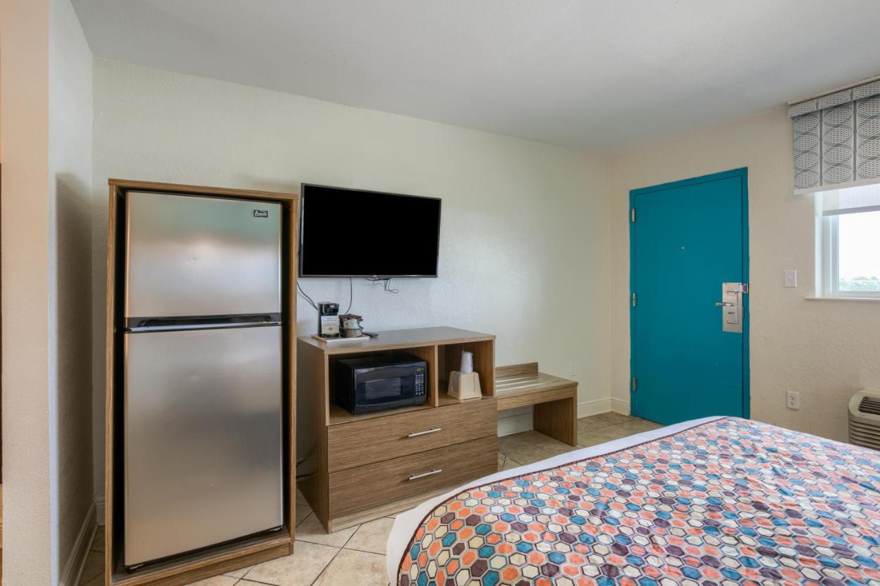 Queen Room at Beachside Resort Hotel