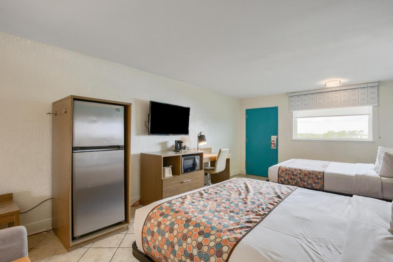 Queen Room with Two Queen Beds at Beachside Resort Hotel