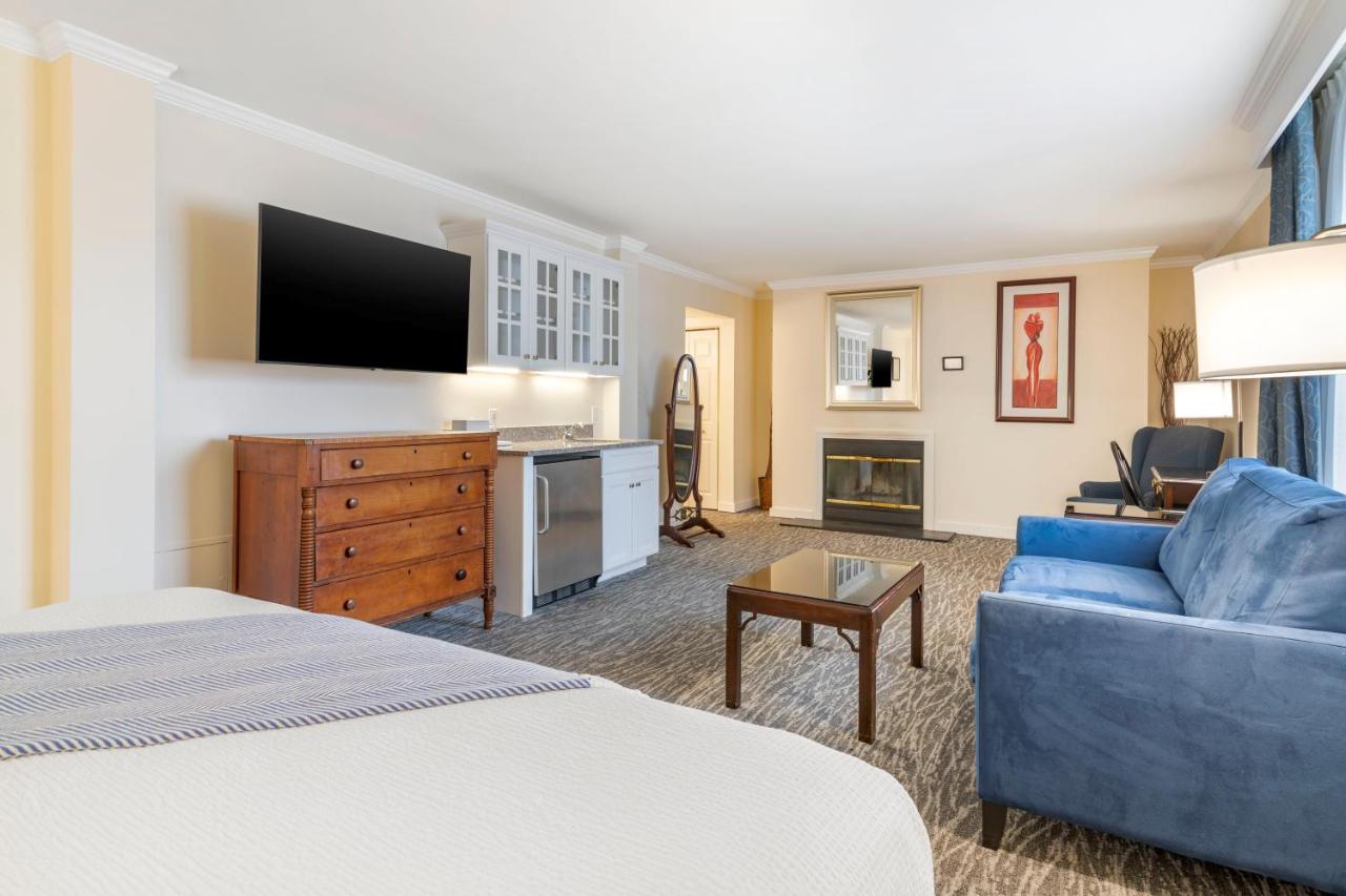 | Harraseeket Inn