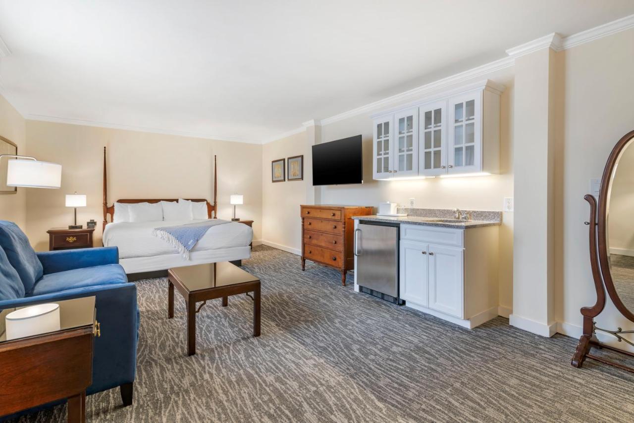 | Harraseeket Inn