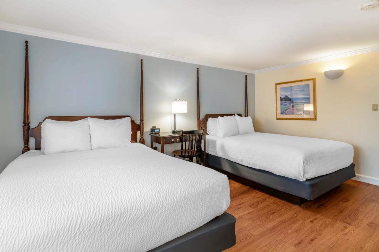 | Harraseeket Inn