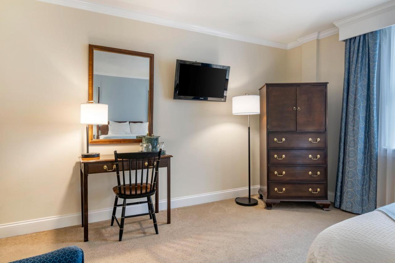 | Harraseeket Inn