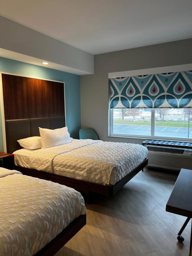 Queen Room with Two Queen Beds at Tru by Hilton Lancaster East