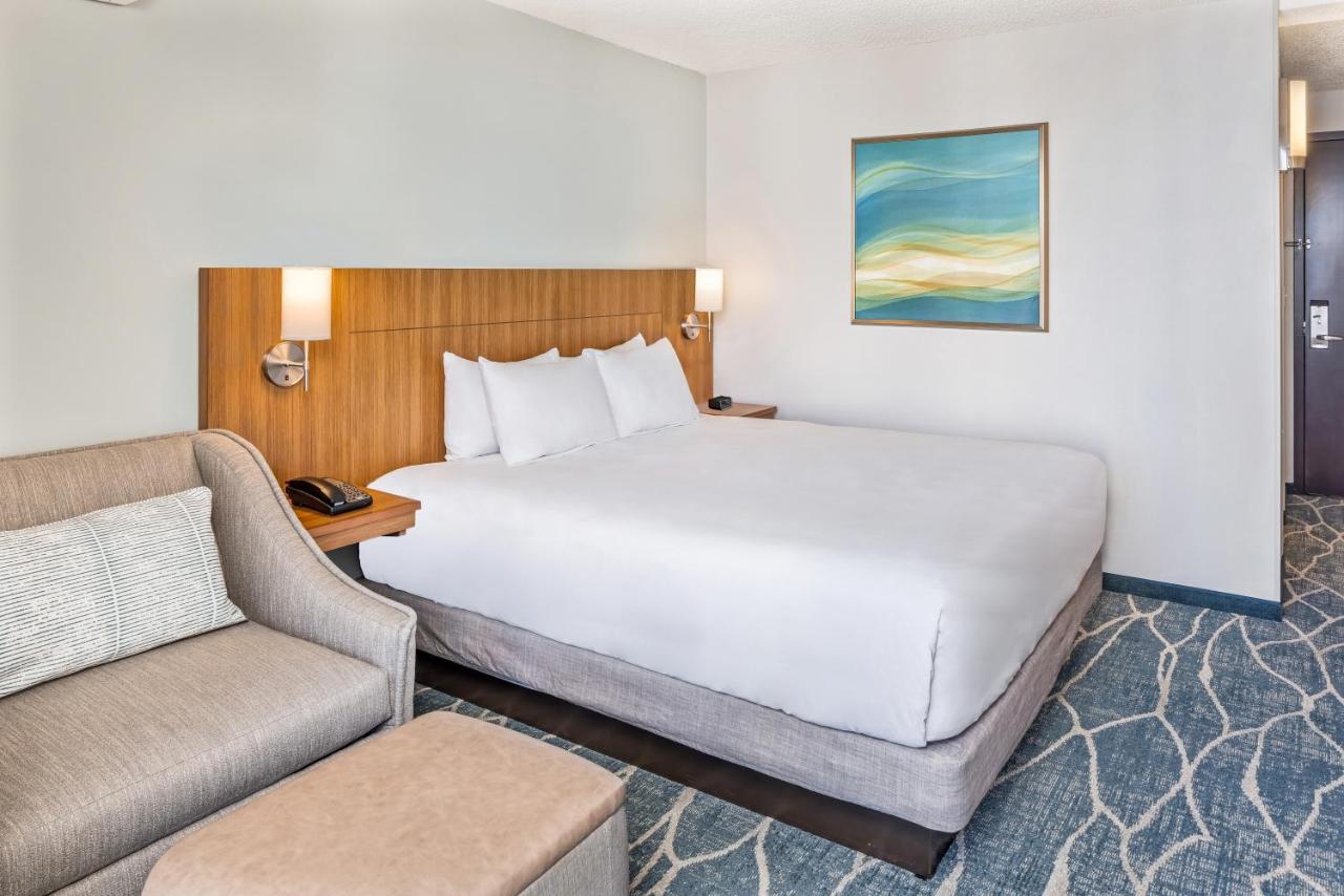 King Room with Ocean View at Hyatt Place Waikiki Beach