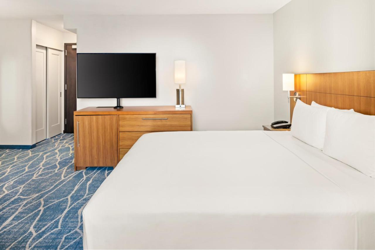 Specialty King Room with Ocean View at Hyatt Place Waikiki Beach