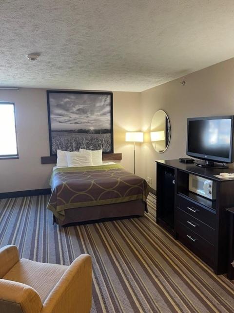 1 Queen and 2 Double Beds, Studio Suite, Non-Smoking at Super 8 by Wyndham Hastings