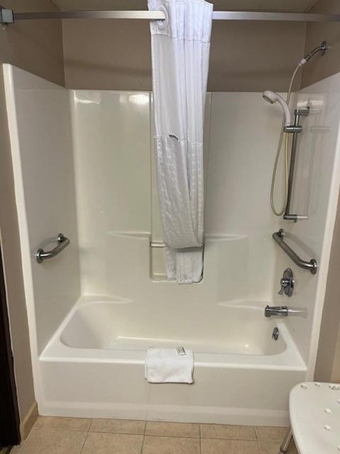 Queen Room with Bath Tub - Mobility Accessible/Non-Smoking at Super 8 by Wyndham Hastings