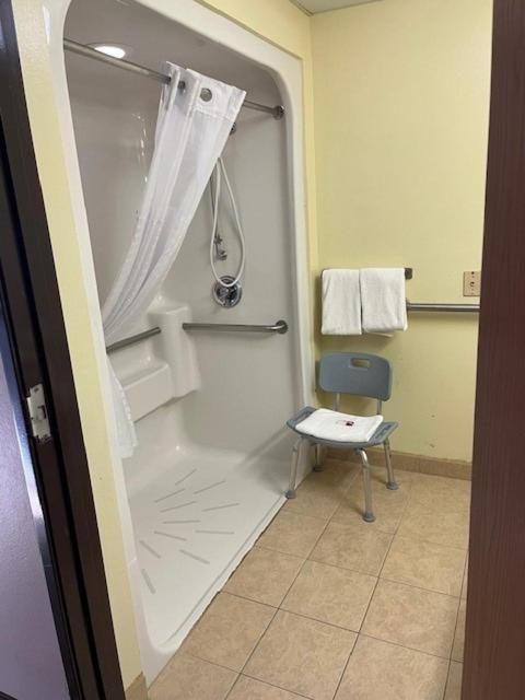 Queen Room with Roll-In Shower - Mobility Accessible/Non-Smoking at Super 8 by Wyndham Hastings
