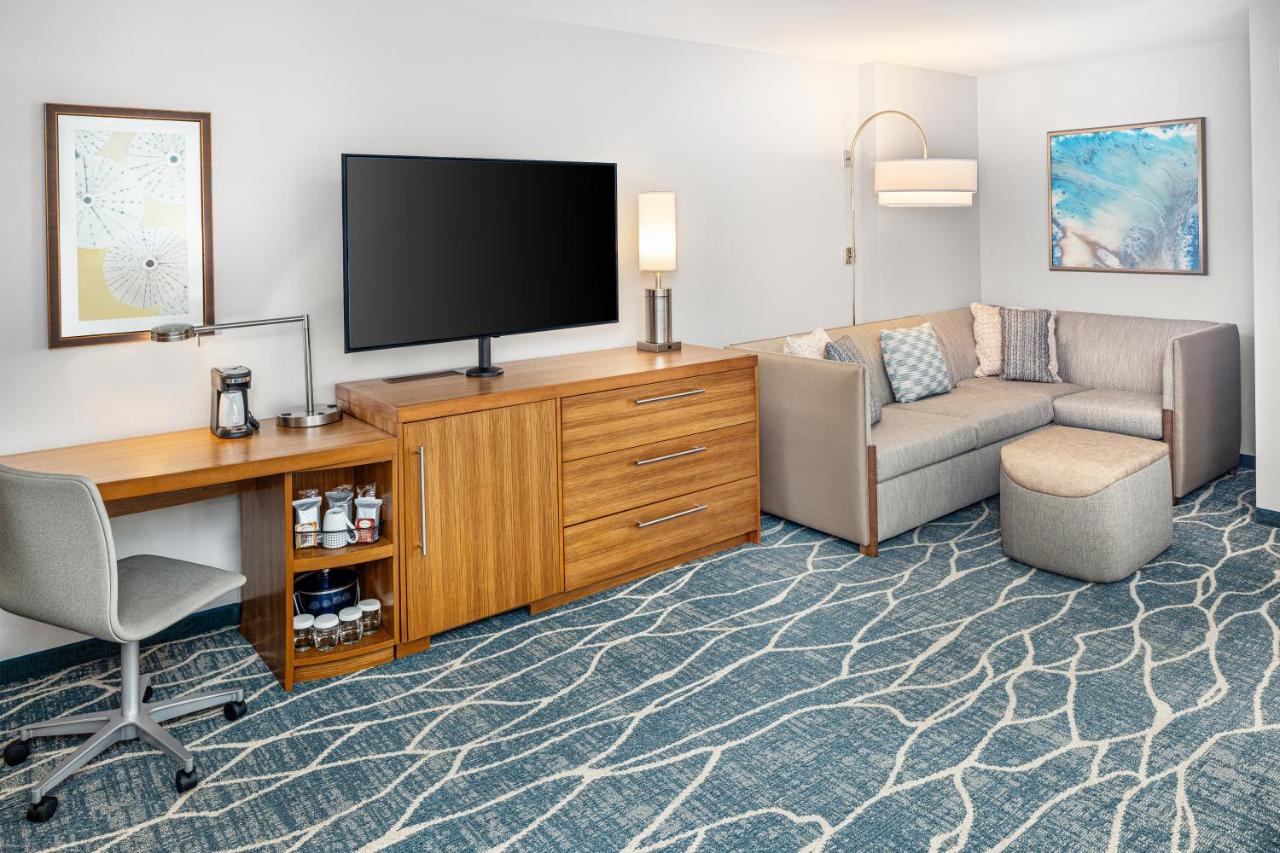 Specialty Queen Room with Two Queen Beds and City View at Hyatt Place Waikiki Beach