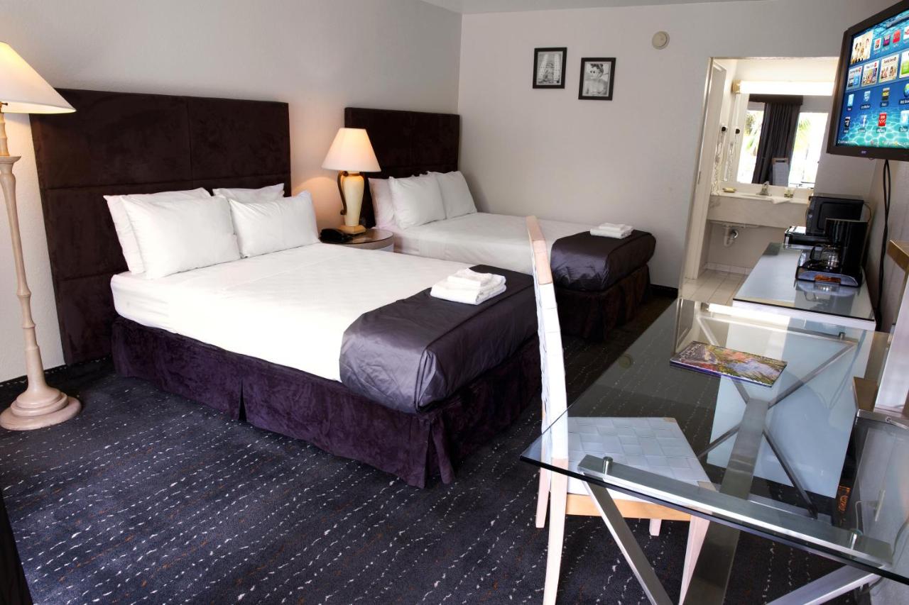 Queen Room with Two Queen Beds at Floridian Hotel
