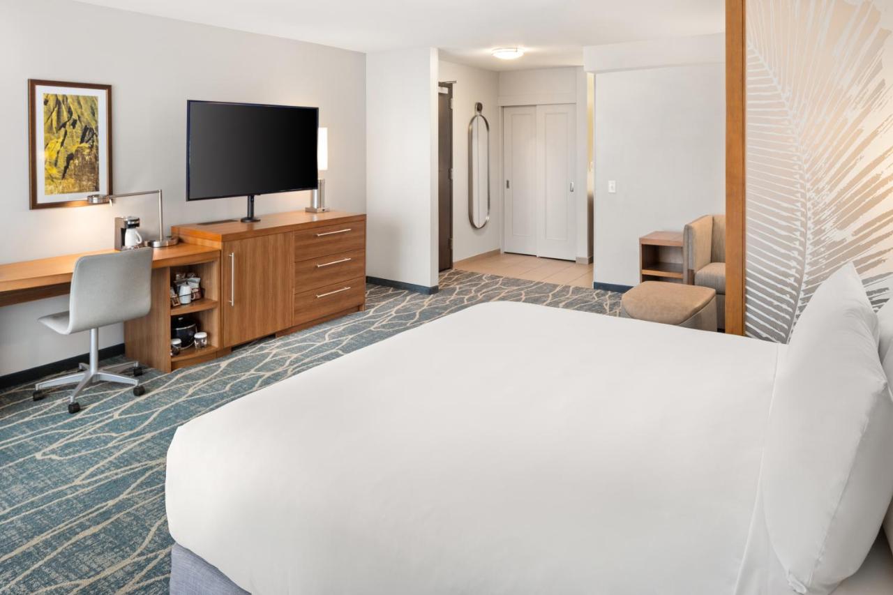 Specialty King Room with Mountain View at Hyatt Place Waikiki Beach