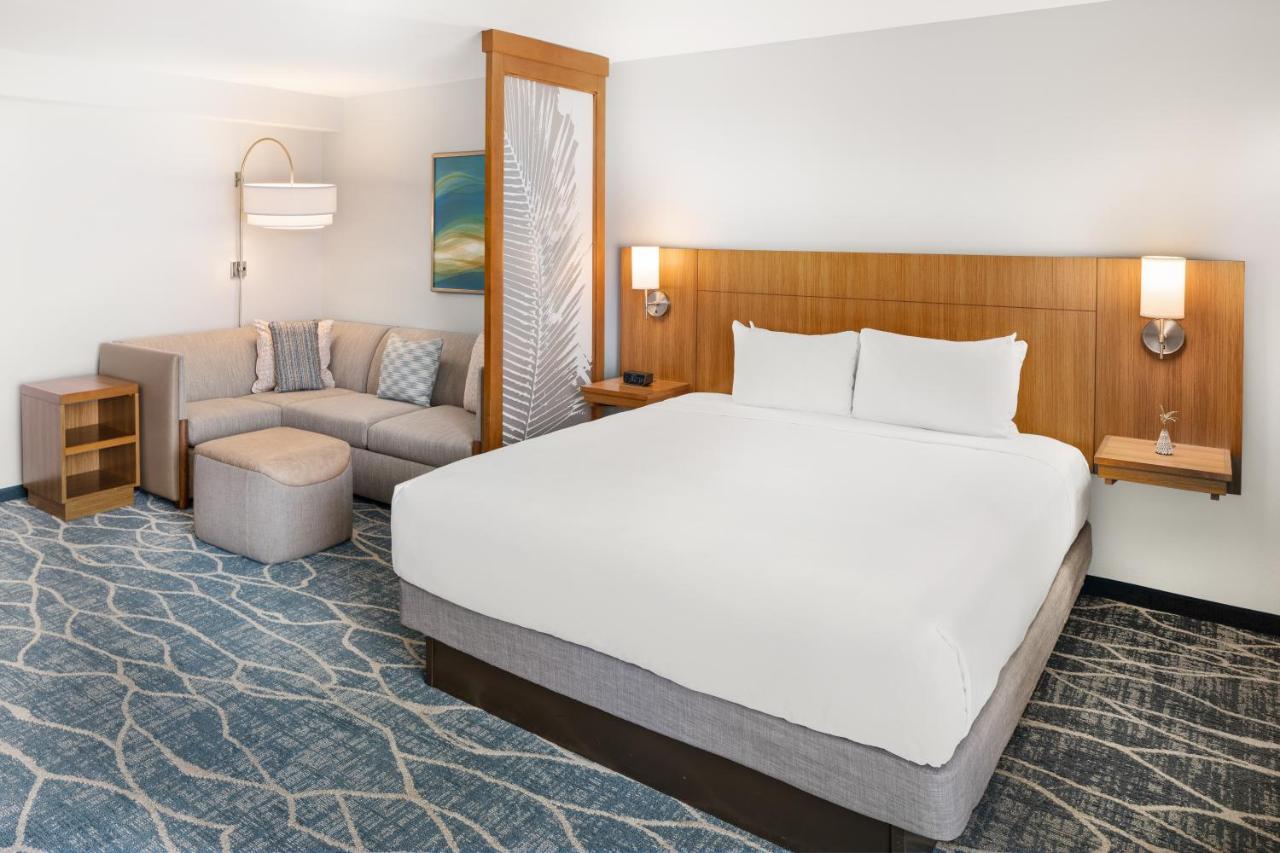 Specialty King Room with Mountain View at Hyatt Place Waikiki Beach