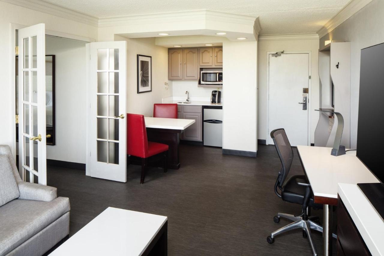 King Suite at Holiday Inn Weirton - Steubenville Area, an IHG Hotel