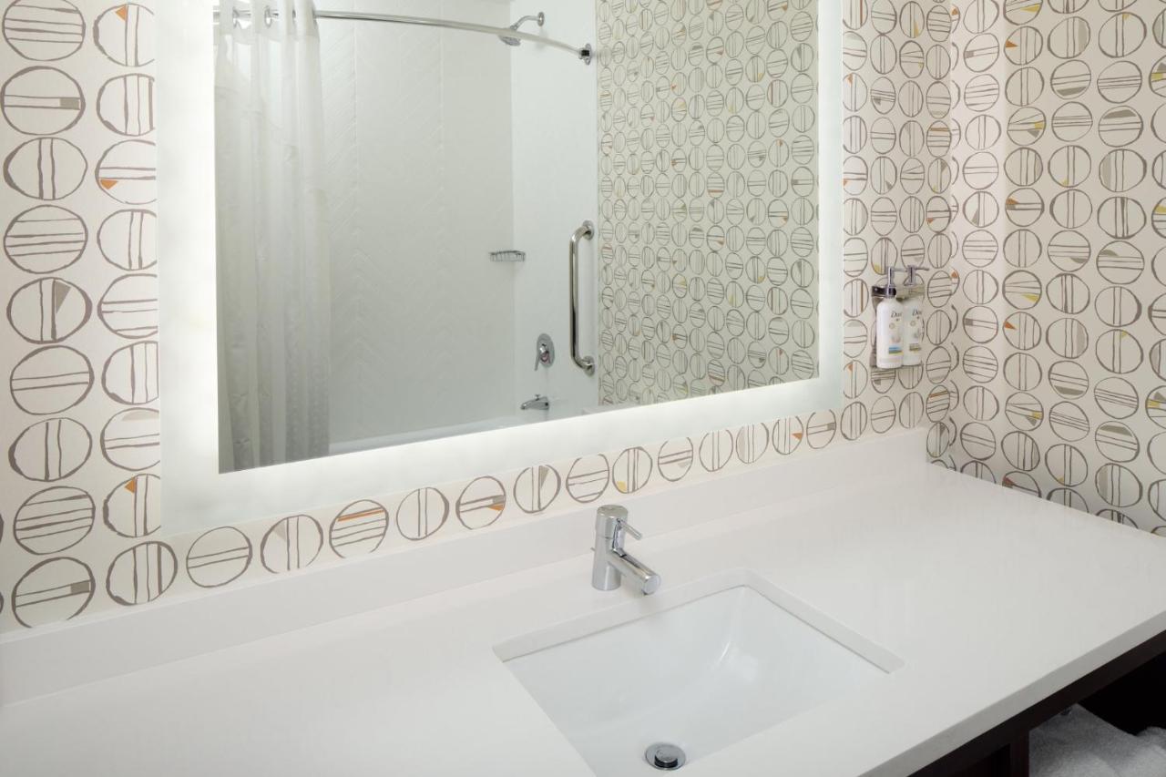 King Suite at Holiday Inn Weirton - Steubenville Area, an IHG Hotel