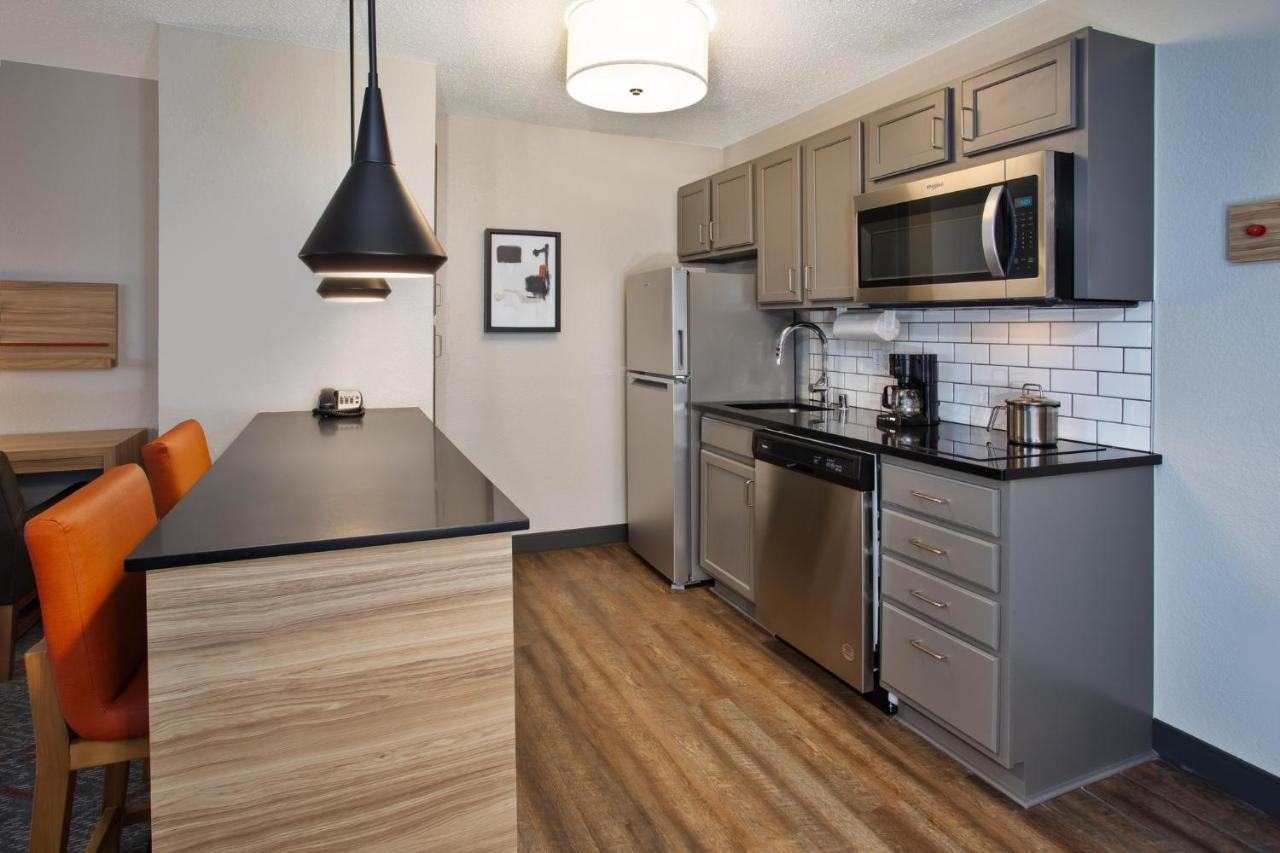 | Candlewood Suites Kenosha, an IHG Hotel