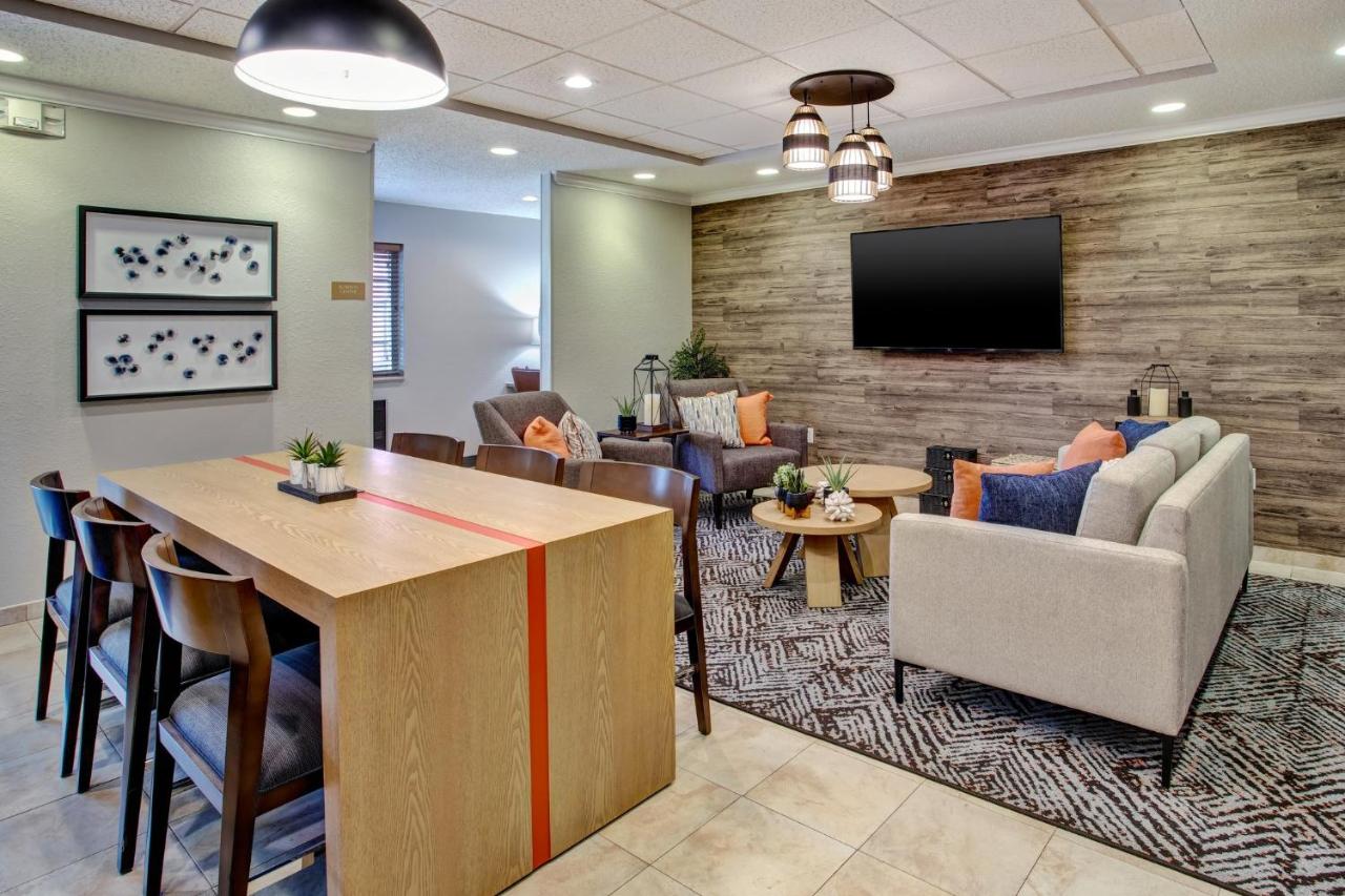 | Candlewood Suites Kenosha, an IHG Hotel