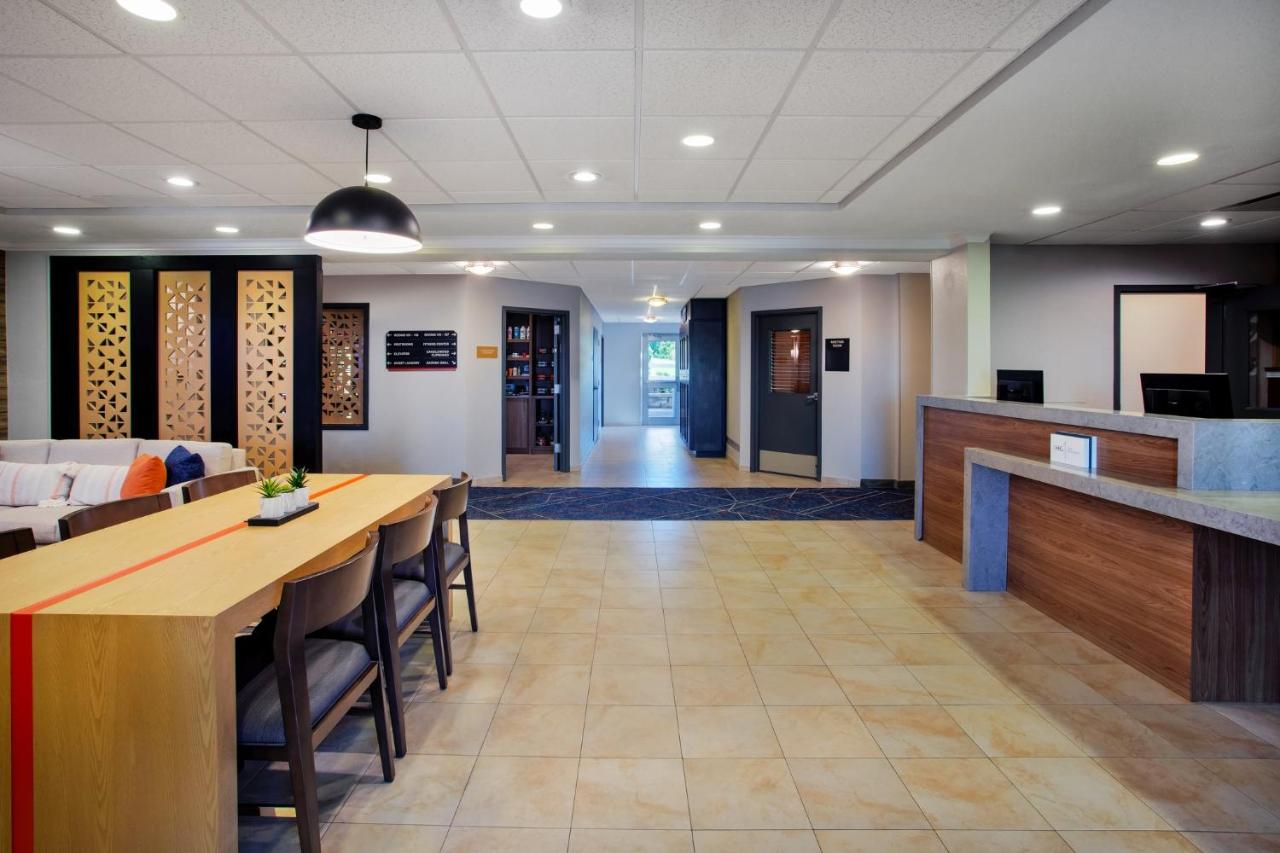 | Candlewood Suites Kenosha, an IHG Hotel