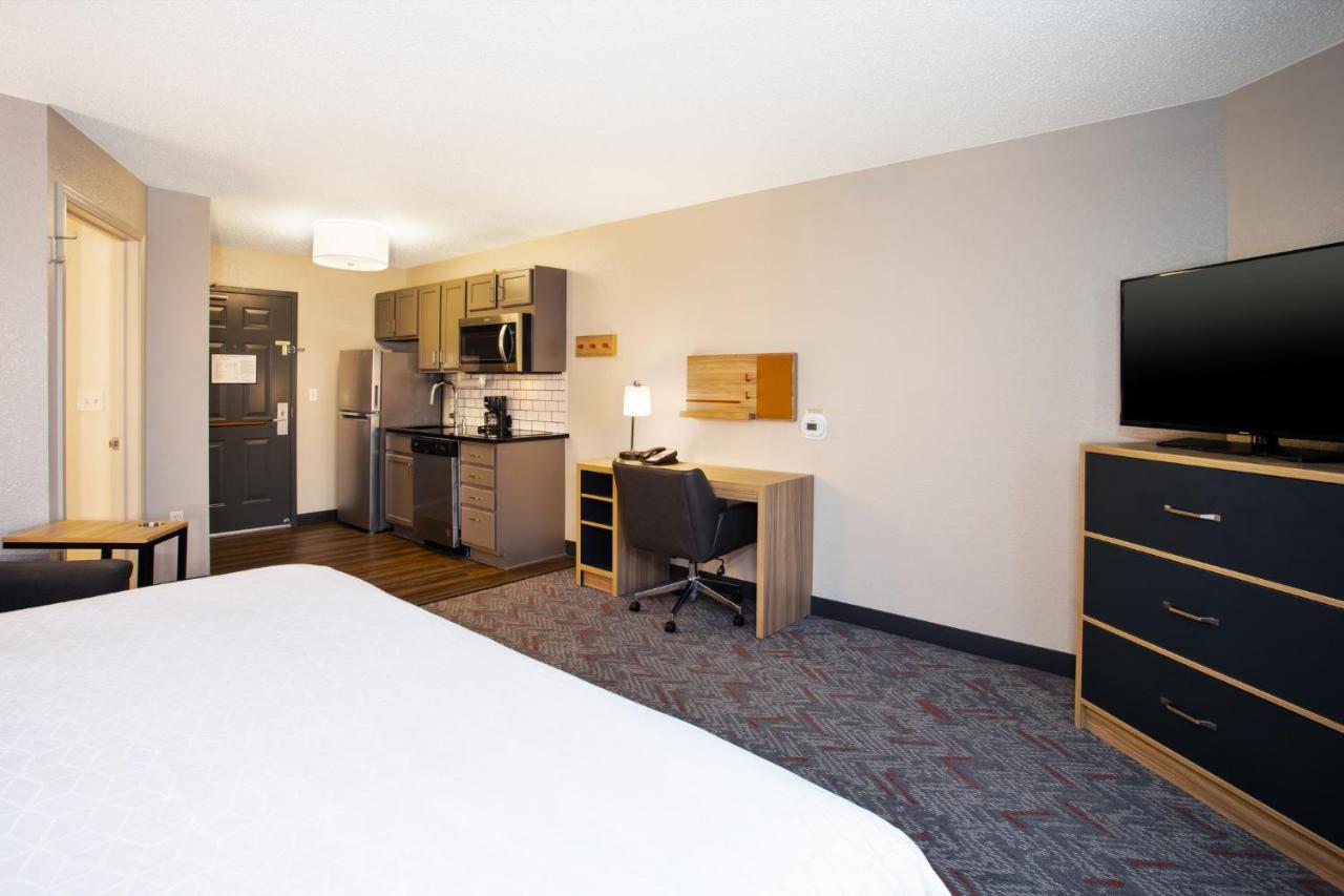 | Candlewood Suites Kenosha, an IHG Hotel