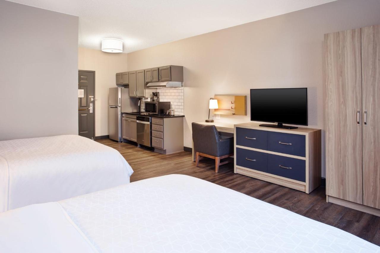 | Candlewood Suites Kenosha, an IHG Hotel
