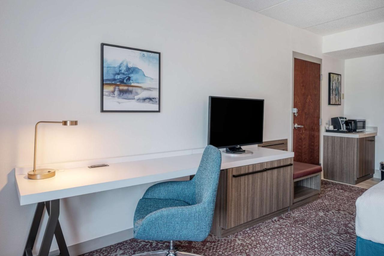 | Hilton Garden Inn Clarksburg