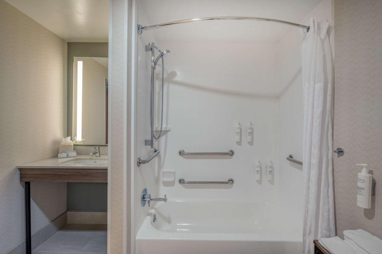 | Hilton Garden Inn Clarksburg