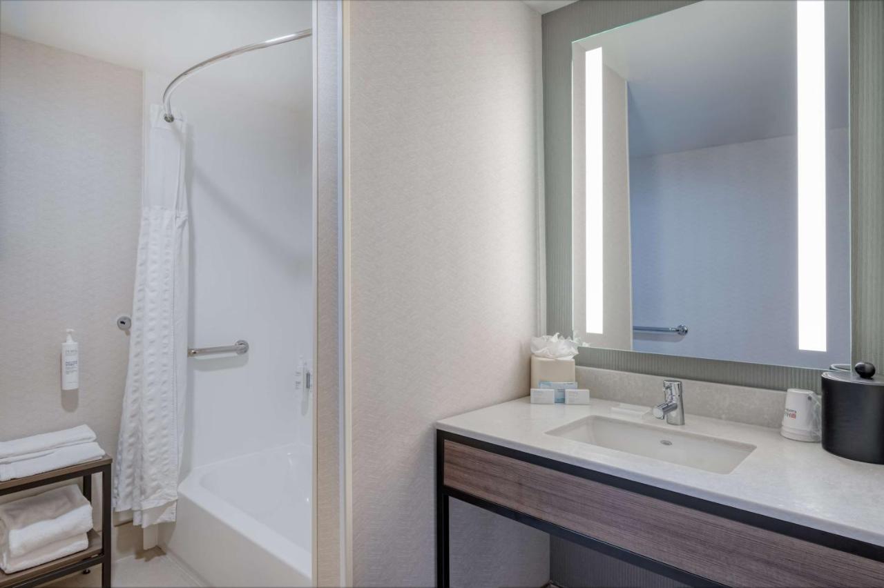 | Hilton Garden Inn Clarksburg