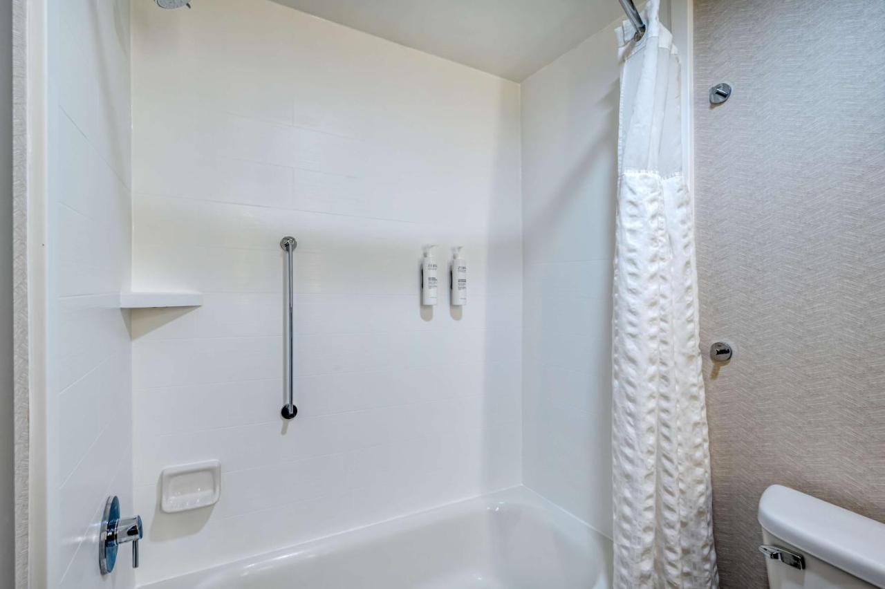 | Hilton Garden Inn Clarksburg