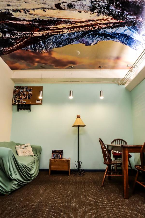 | Treasure State Hostel