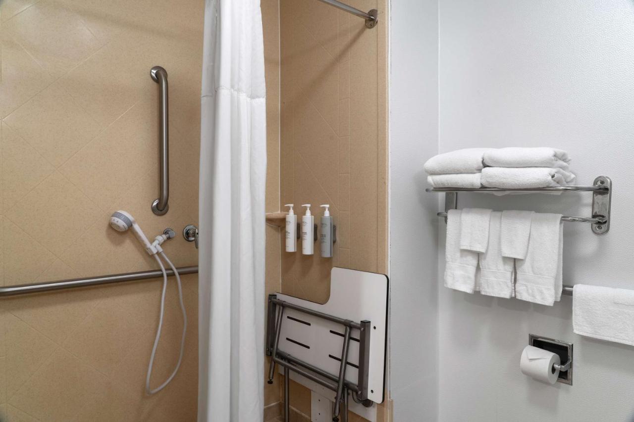 | Hampton Inn South Kingstown - Newport Area