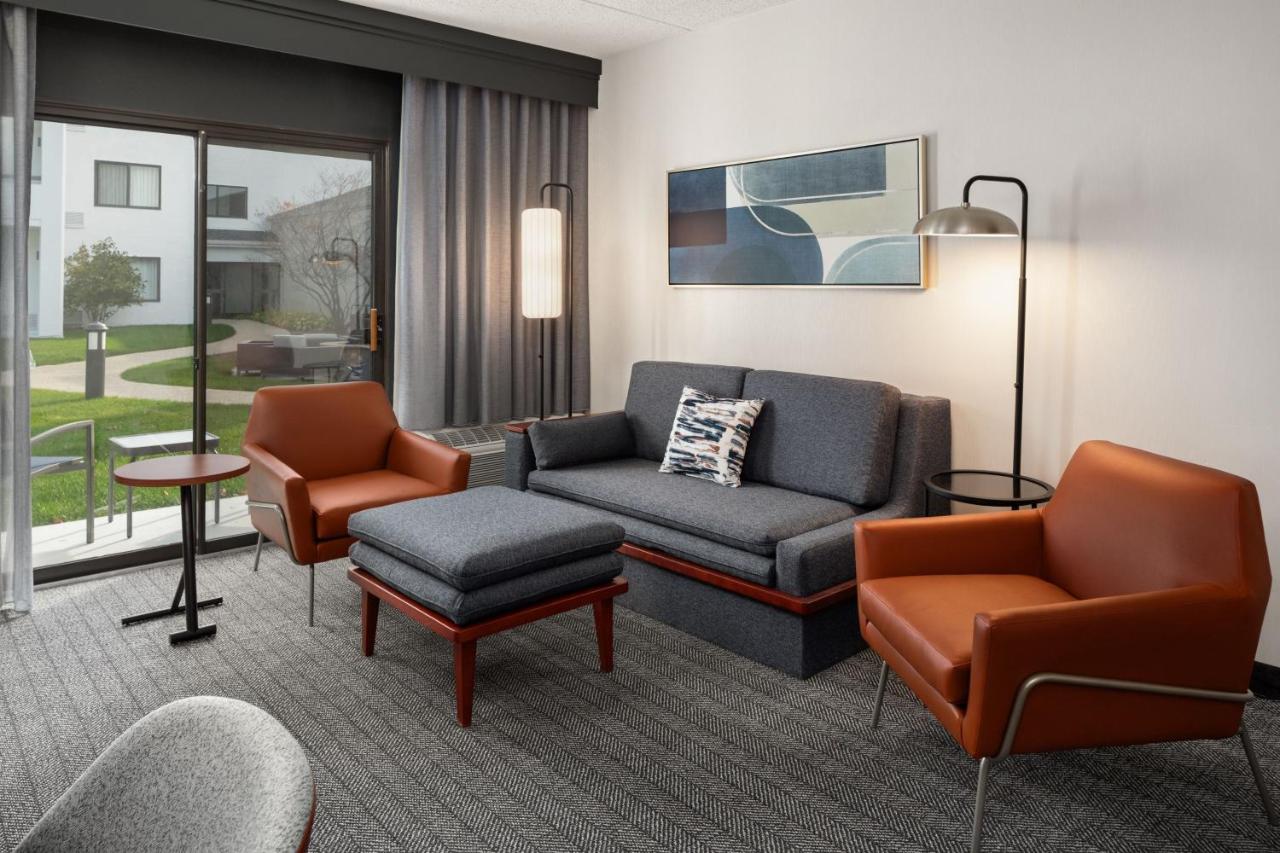 | Courtyard Chicago Waukegan Gurnee