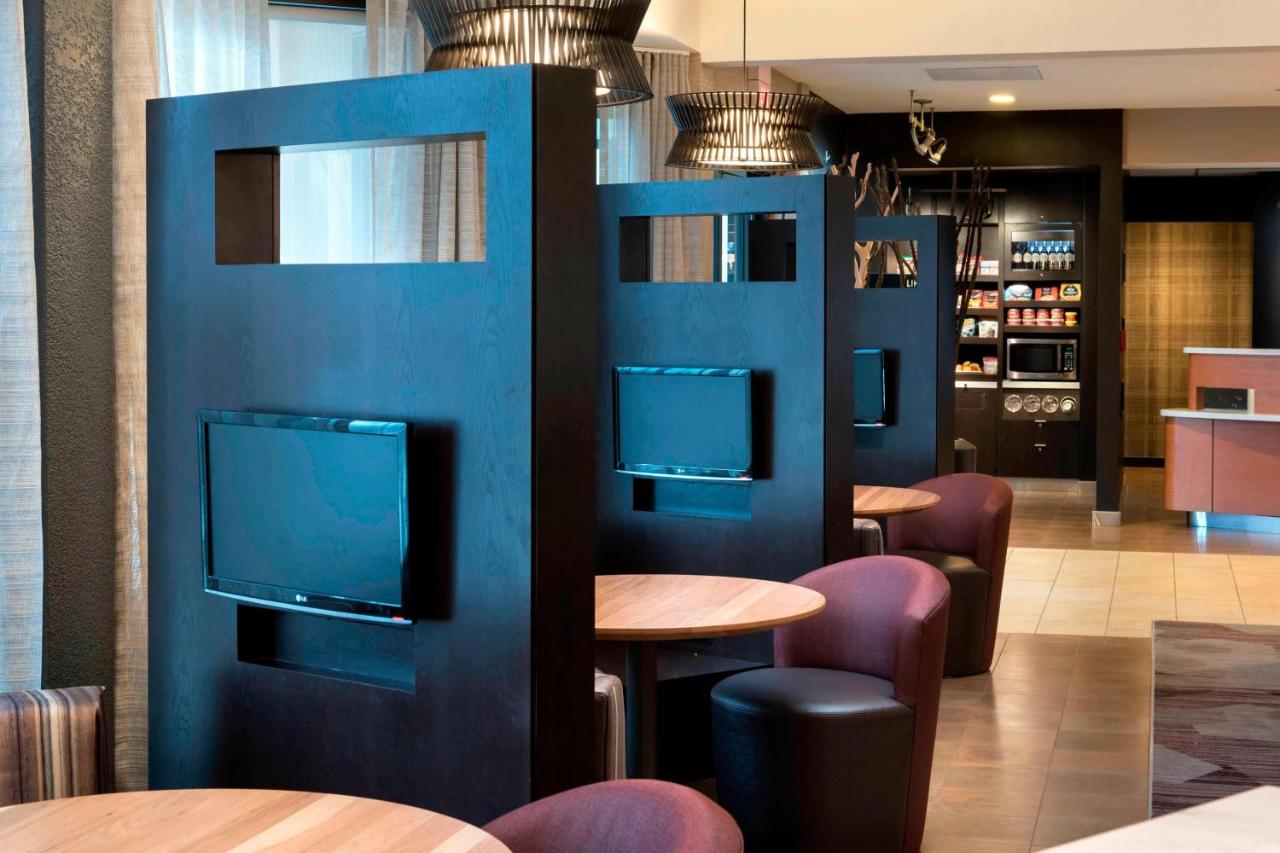 | Courtyard Chicago Waukegan Gurnee