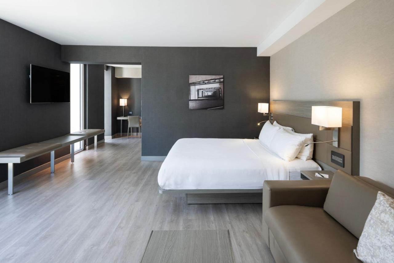 Guest room, 1 King, Sofa bed, Bay view, Corner room at AC Hotel Miami Wynwood