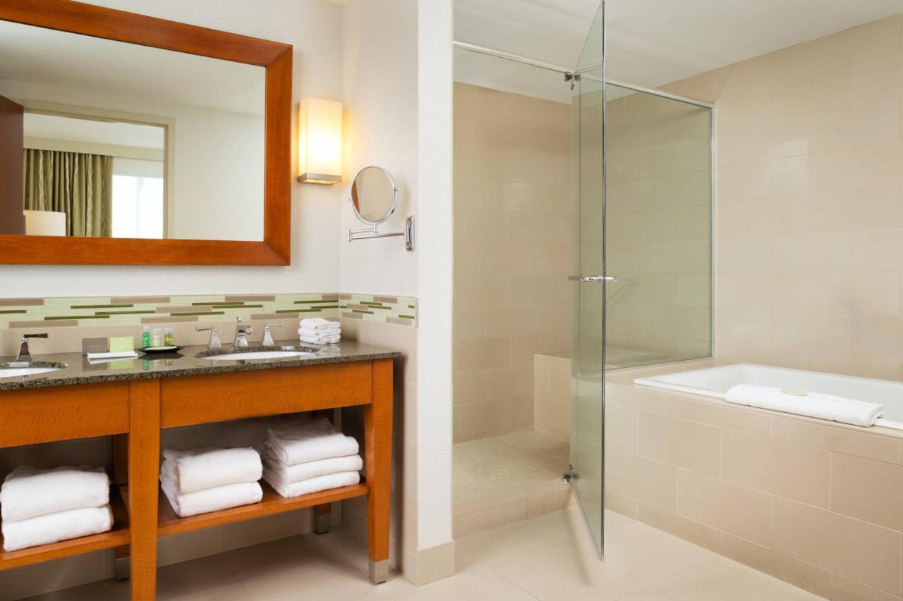 Club, Suite, 1 King at The Westin Edina Galleria