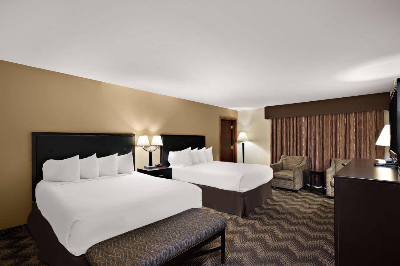 Suite with Three Queen beds at Best Western Plus Gold Country Inn
