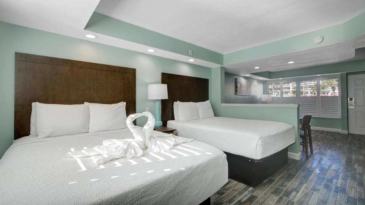 Suite with City View at Boardwalk Inn and Suites