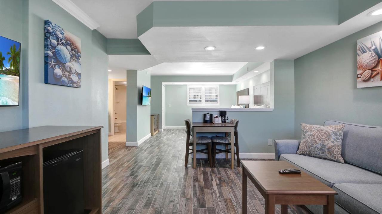 Suite with City View at Boardwalk Inn and Suites