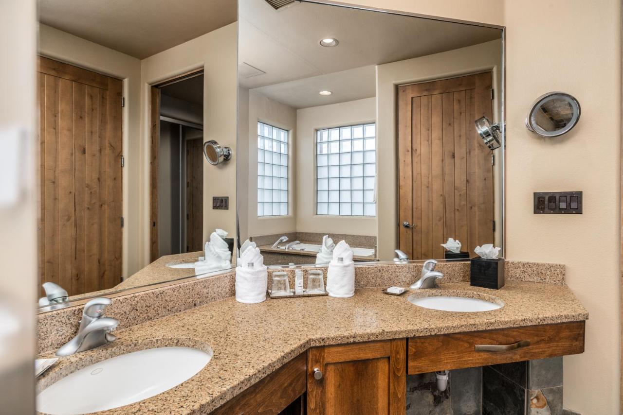 One-Bedroom Villa with Two Queen Beds at Red Mountain Resort