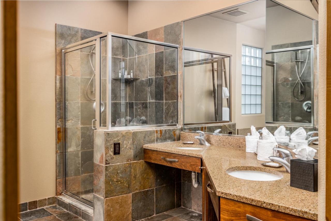One-Bedroom Villa with King Bed at Red Mountain Resort