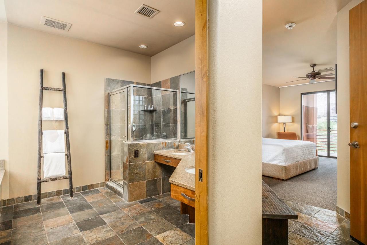 One-Bedroom Villa with King Bed at Red Mountain Resort