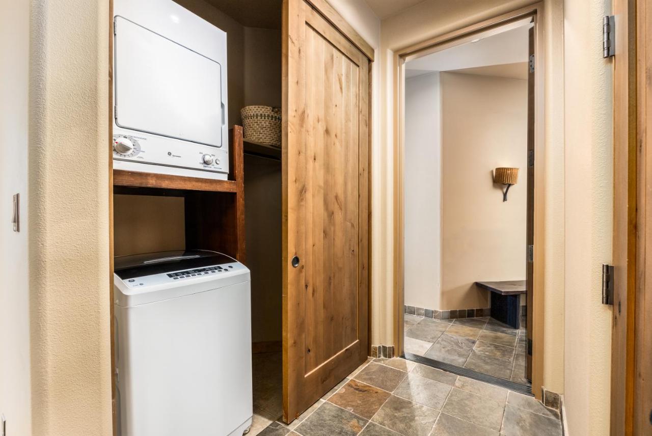 One-Bedroom Villa with King Bed at Red Mountain Resort