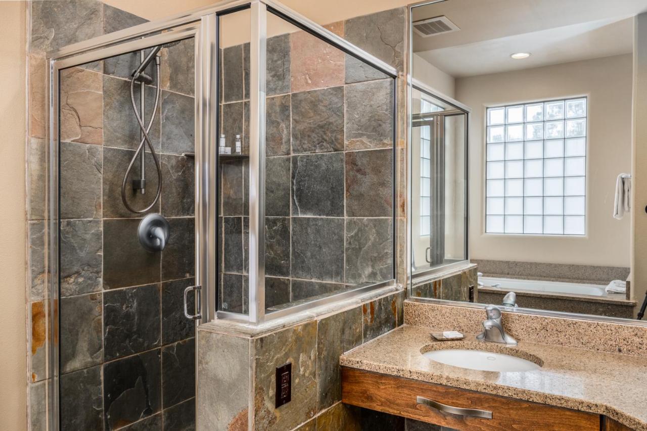One-Bedroom Villa with Two Queen Beds at Red Mountain Resort