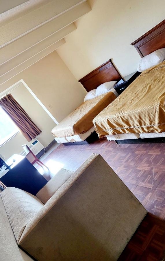Deluxe Double or Twin Room at Metro Inn & Suites