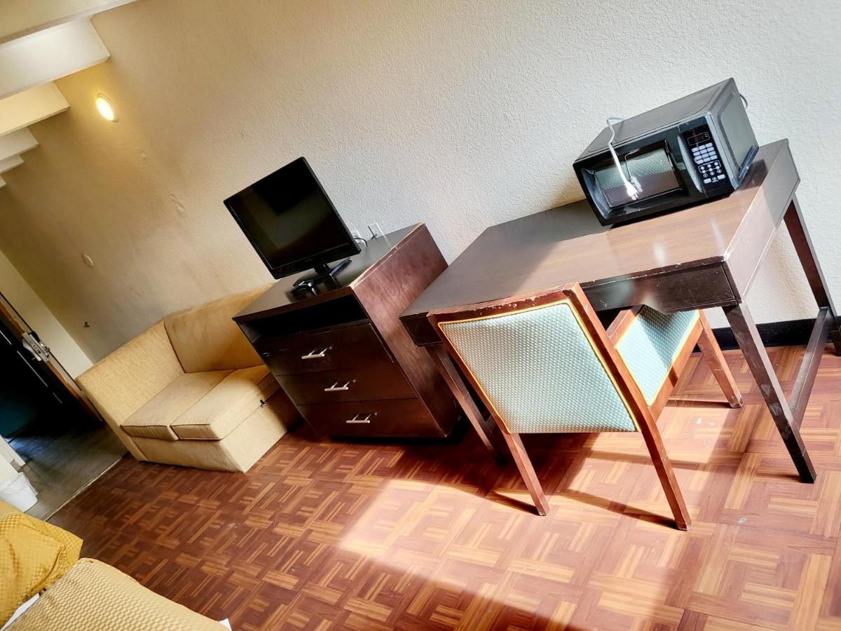 Deluxe Double or Twin Room at Metro Inn & Suites
