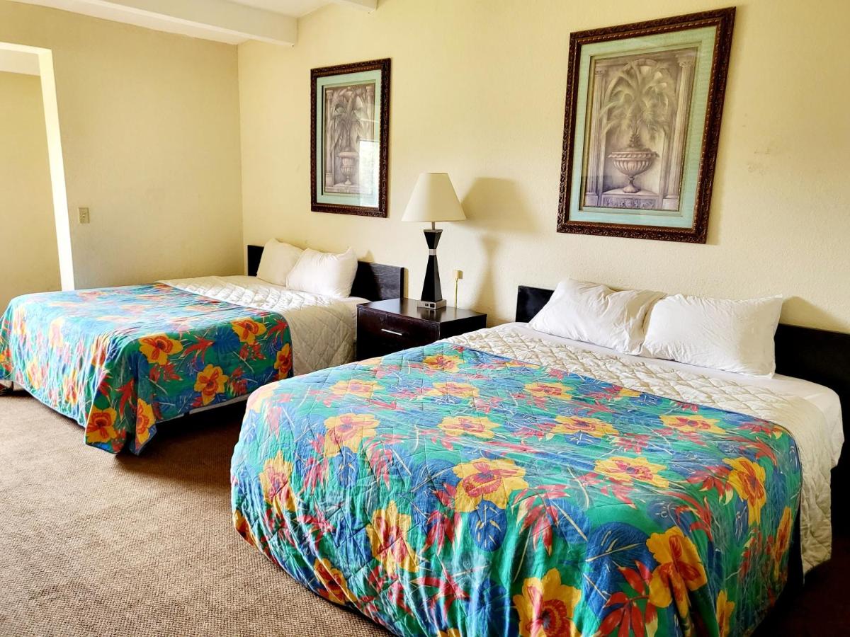 Deluxe Double or Twin Room at Metro Inn & Suites