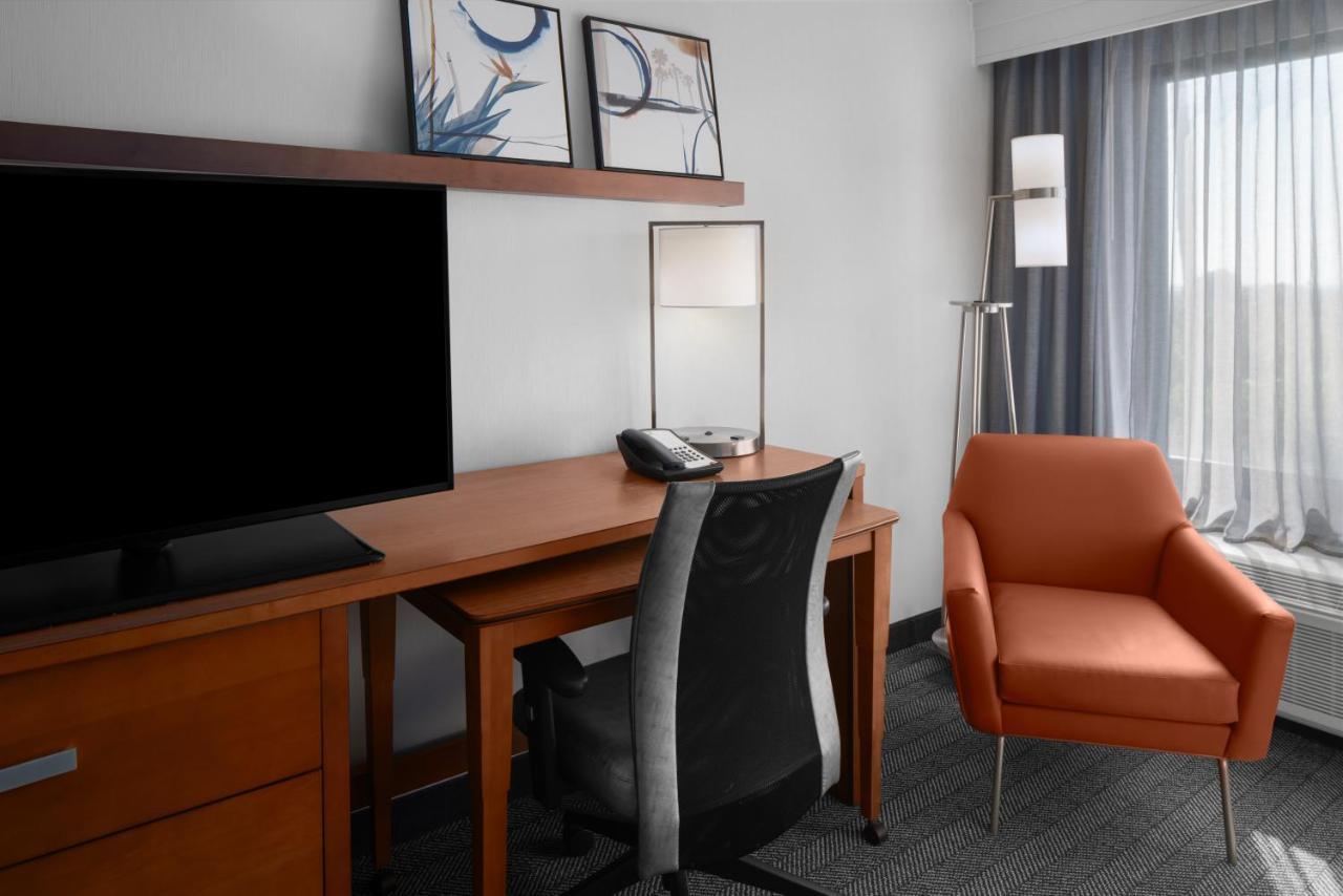 Queen Room with Two Queen Beds at Courtyard by Marriott Cypress Anaheim/Orange County